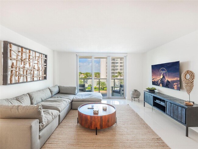 Foto del edificio - 5701 Collins Ave
