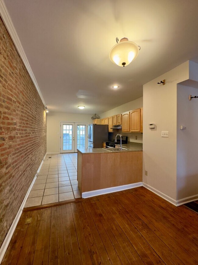 Foto del edificio - Charming 2 Bedroom/2 Bathroom Townhome in Canton, Baltimore, MD!