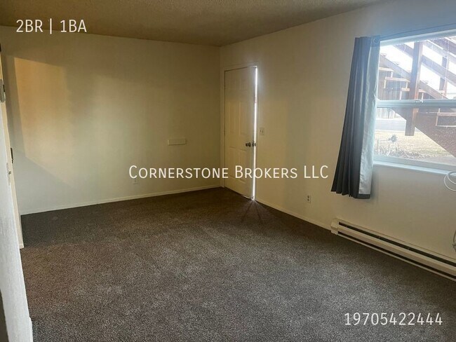 Building Photo - Comfortable Updated Two Bedroom Apartment!
