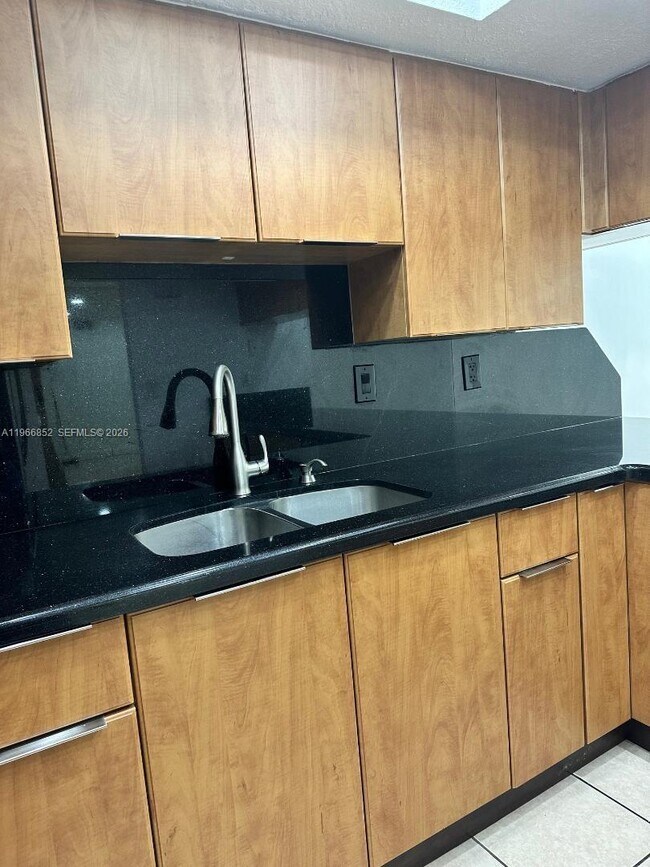 Foto del edificio - 7205 W 3rd Ave