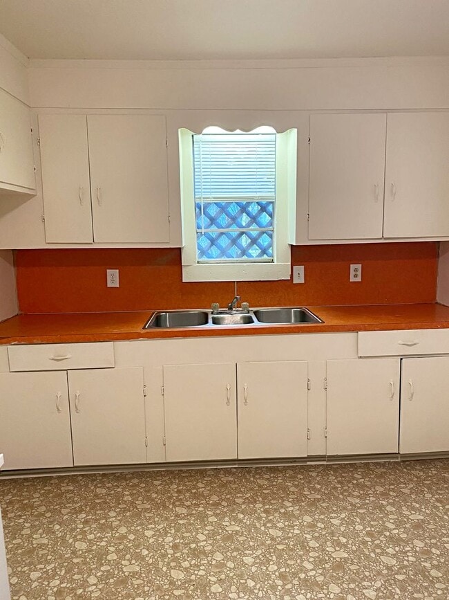 Building Photo - 2046B Grand St, Beaumont, TX 77703