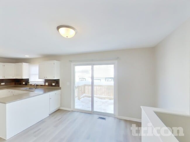 Foto del edificio - 24882 W Forest Dr