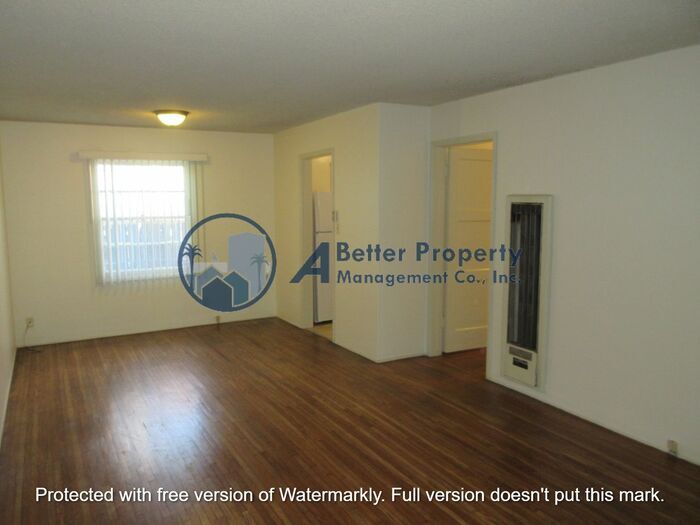 Primary Photo - Gated 1 bedroom unit w/ beautiful hardwood...