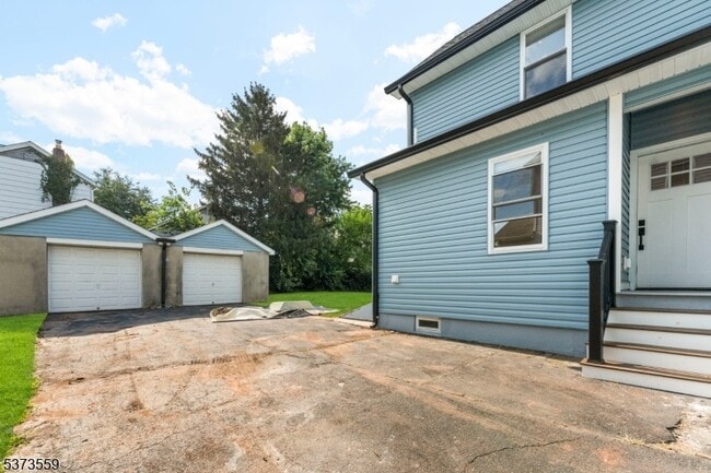 Building Photo - 65 Anderson St