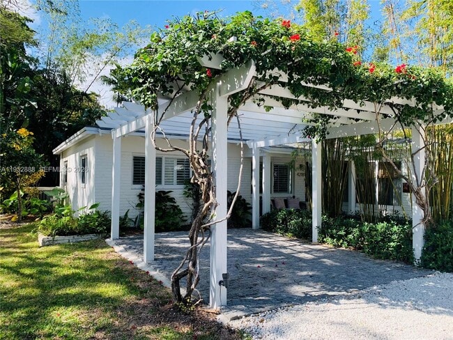 Building Photo - 4218 Braganza Ave