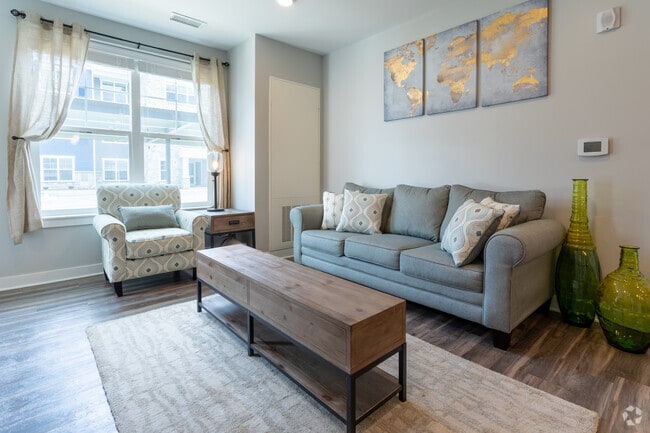 2 BR, 2 BA - Hickory - Owl Creek