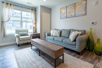 2 BR, 2 BA - Hickory - Owl Creek