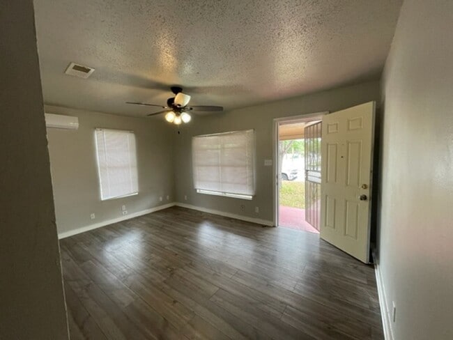 Building Photo - 2 br, 1 bath House - 443 SW 34th St