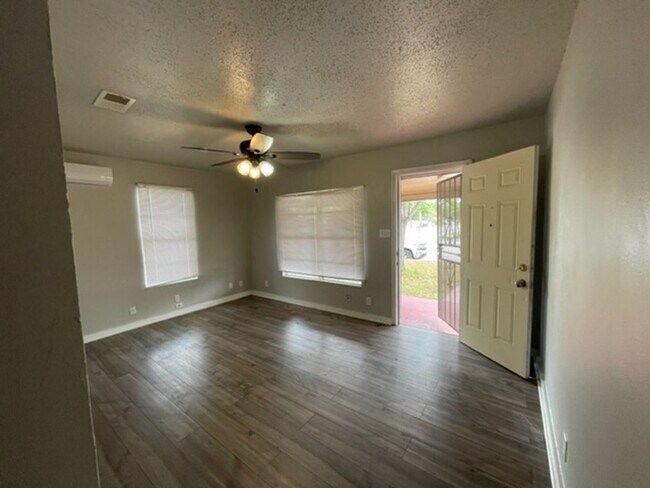 Foto del edificio - 2 br, 1 bath House - 443 SW 34th St