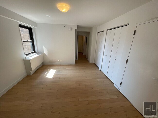 Foto del edificio - MASSIVE Murray Hill 3 Bed 2 Bath - WON'T L...