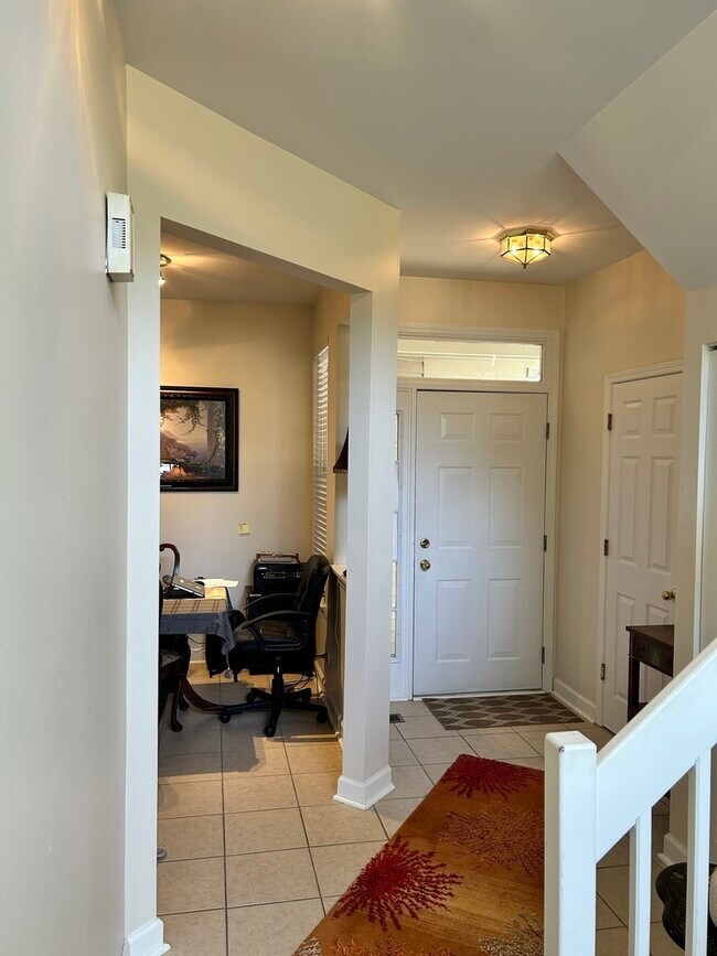 Building Photo - 31 S Oakhurst Dr