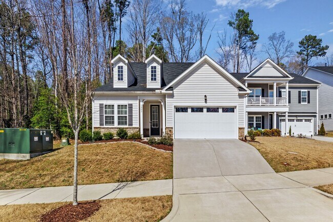 Building Photo - 3 Bedroom Home with 2 Car Garage Available...