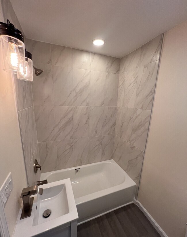 Foto del edificio - Remodeled 2 bed, 1 bath with laundry
