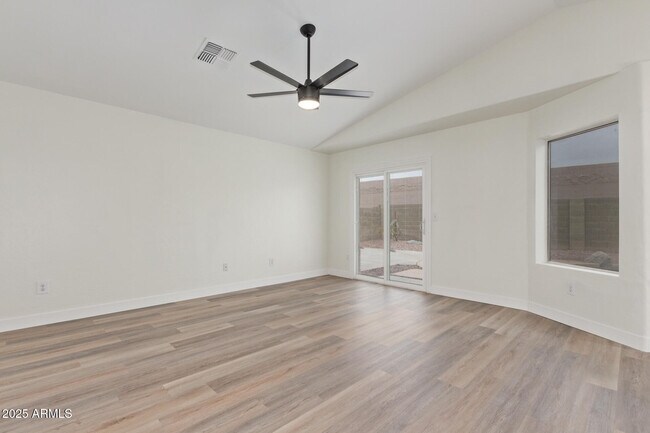 Building Photo - 829 N Bluejay Dr