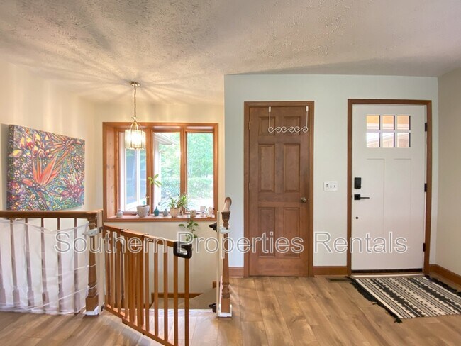 Building Photo - 3299 Liverpool Dr
