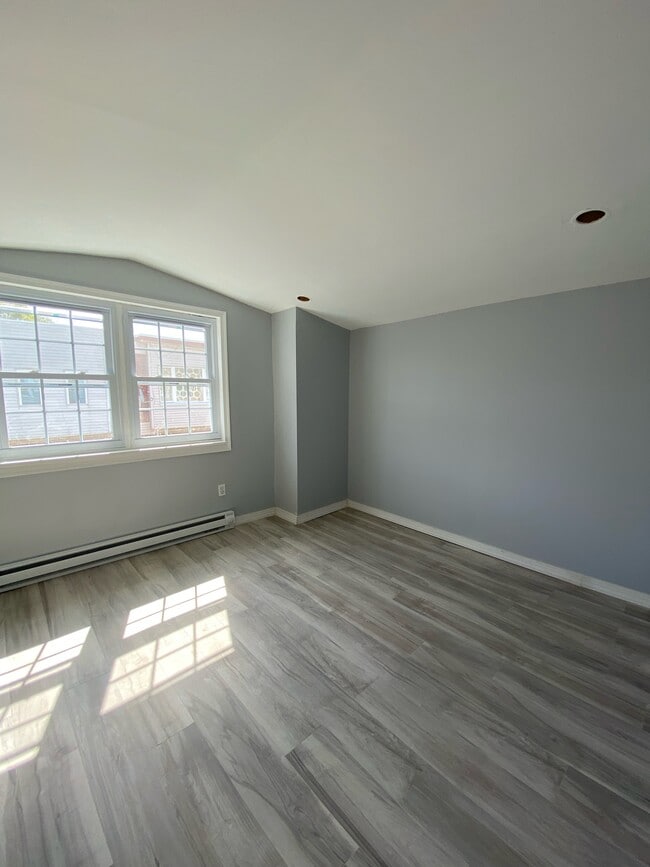 Room 1 - 2410 S Lawrence St