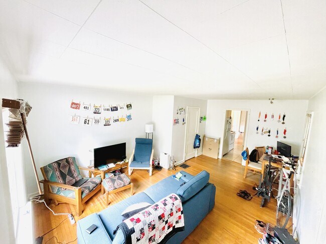 Foto del edificio - 5850 Primrose Ave