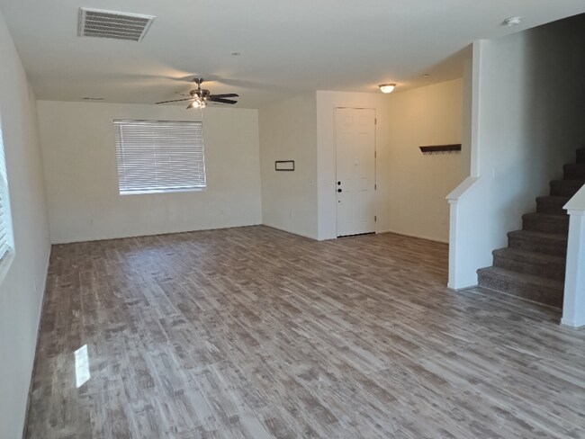Foto del edificio - 1373 Manor Ave