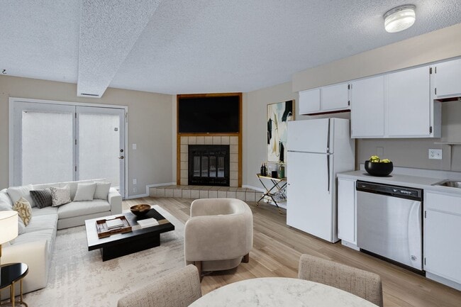 Photo - Pet Friendly 2 Bedroom Townhome located close to downtown Colorado Springs