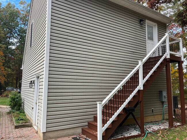 Private entrance - 4200 Lee Hill School Dr