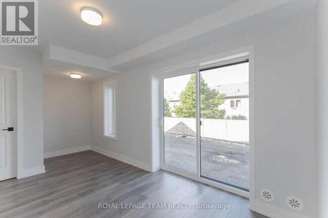 Building Photo - 748 Kinstead Private
