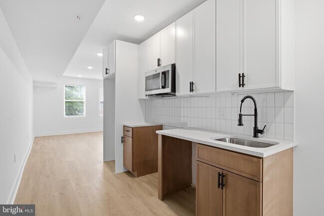 Foto del edificio - 2216 N Franklin St
