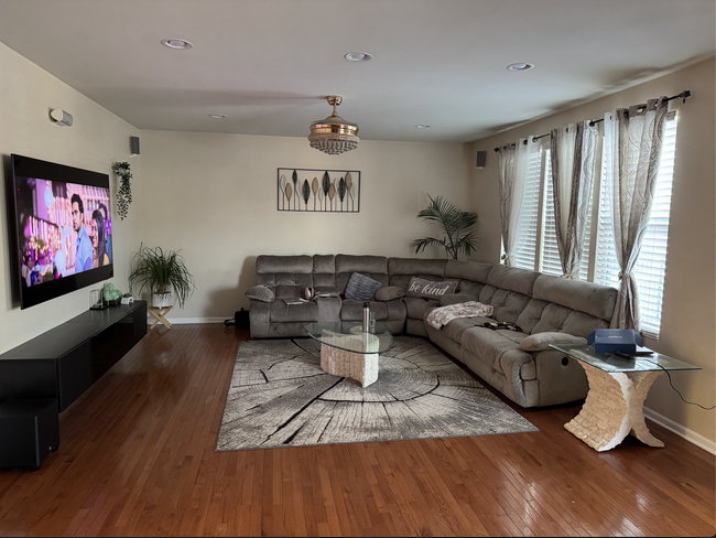 Living Room - 3528 Birch Ln