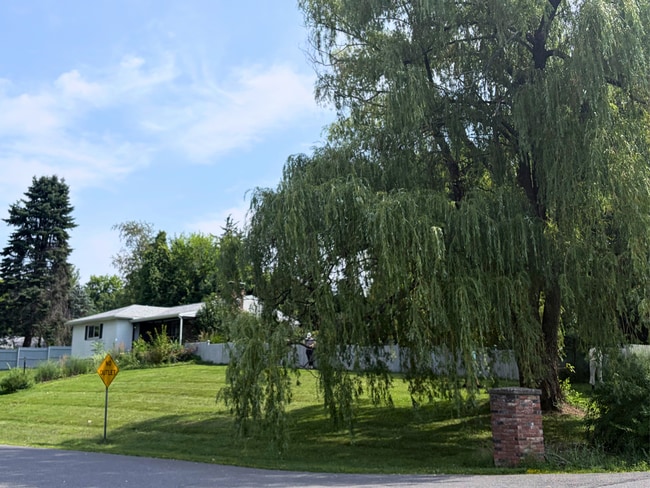 Building Photo - 6 Pleasantview Dr