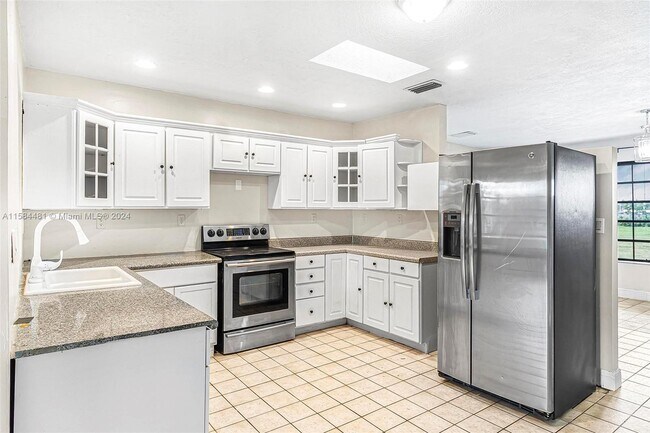 Building Photo - 24601 SW 124th Ave