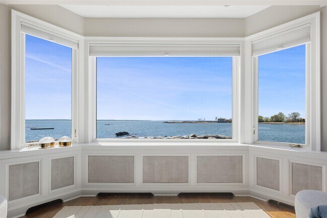Foto del edificio - 6 Pine Island Rd