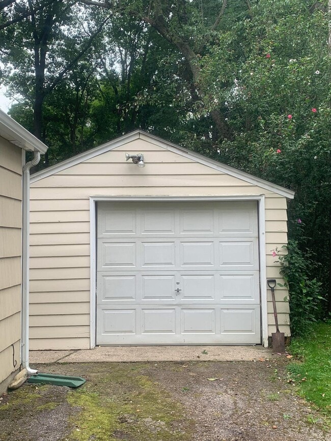 Detached Garage - 2309 Hazel Ave