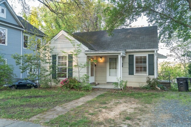 Building Photo - 1017 W End Blvd