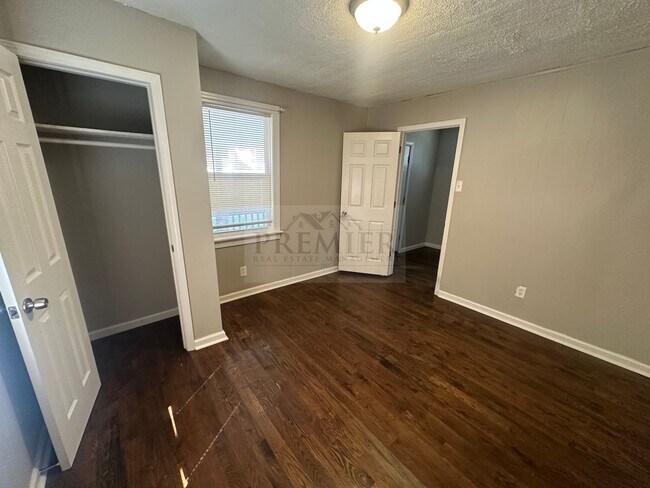 Building Photo - 3 bedroom / 1 bath home for rent -5519 Lyd...