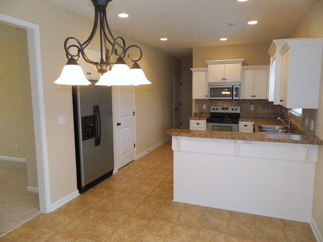 Foto del edificio - 899 Westlawn Dr