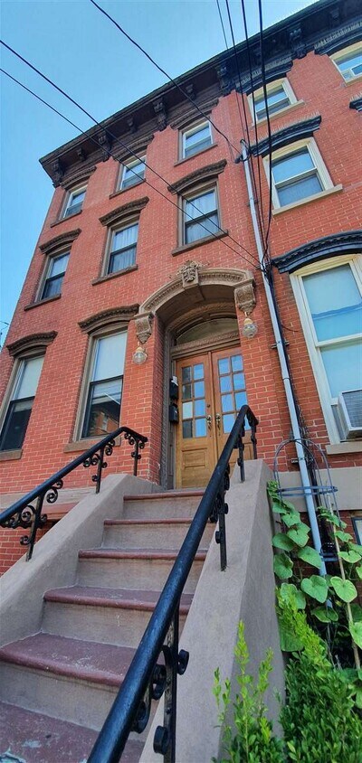 Primary Photo - 472 Jersey Ave