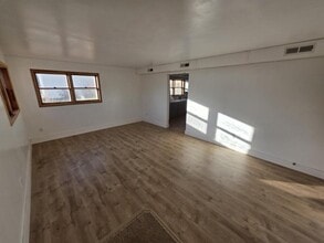 Building Photo - 1620 Hanaford Ave