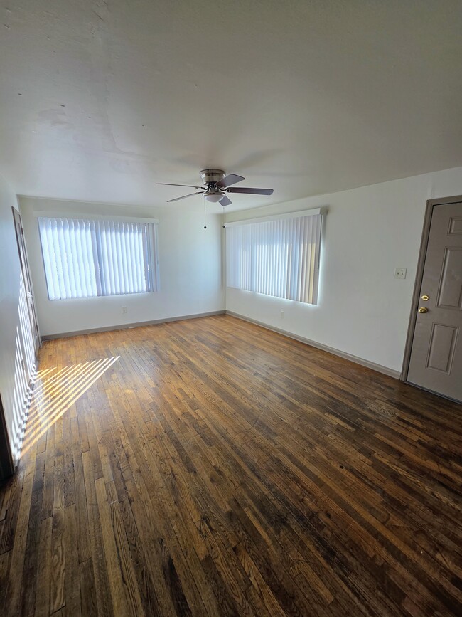 Building Photo - 412 Glen View Ct