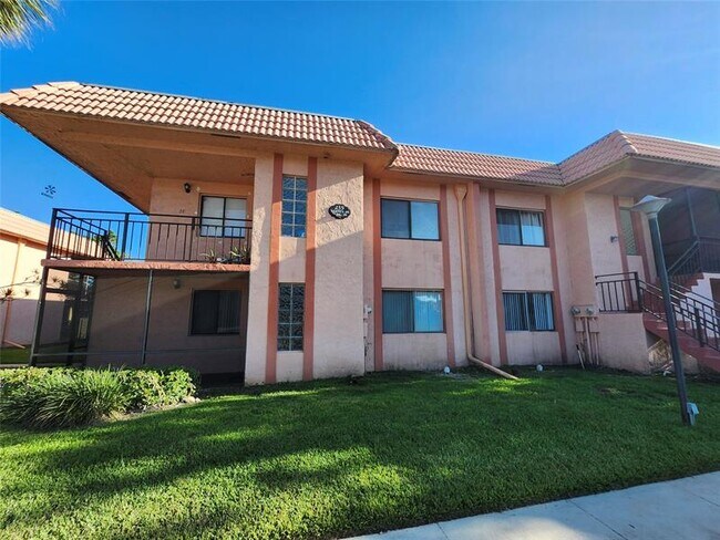 Building Photo - 235 Lakeview Dr