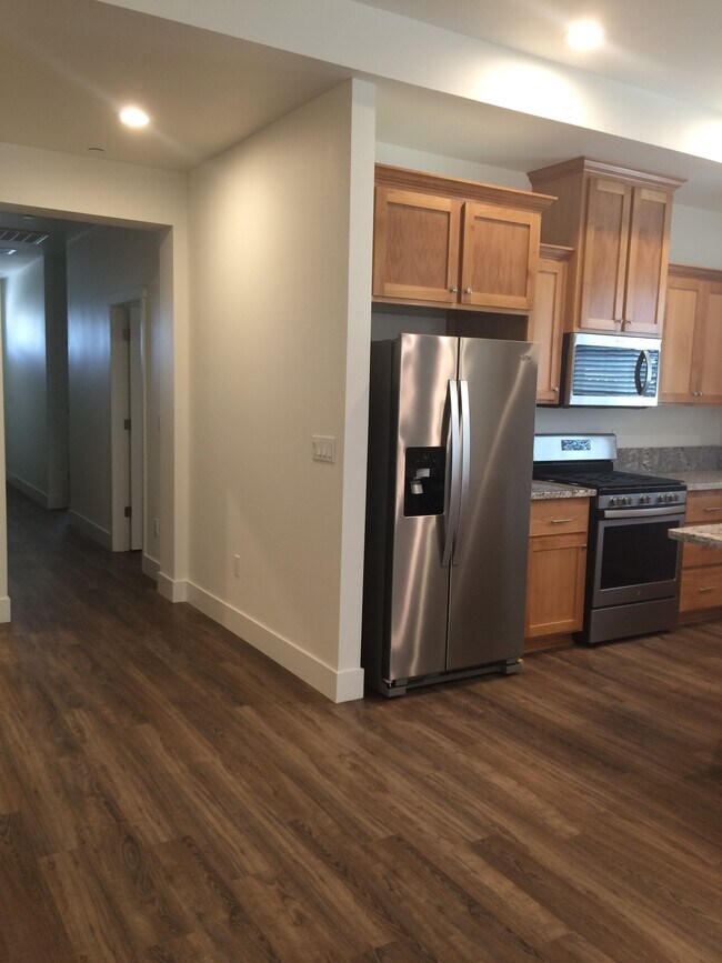 Building Photo - 2868 Pin Oak Ln