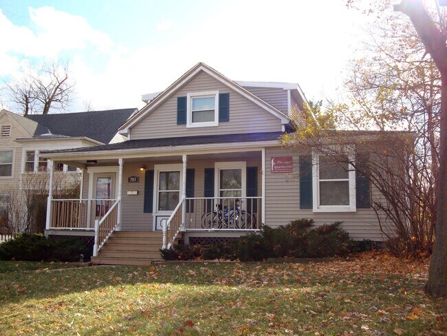703 Washtenaw - front porch - 703 Washtenaw Ave