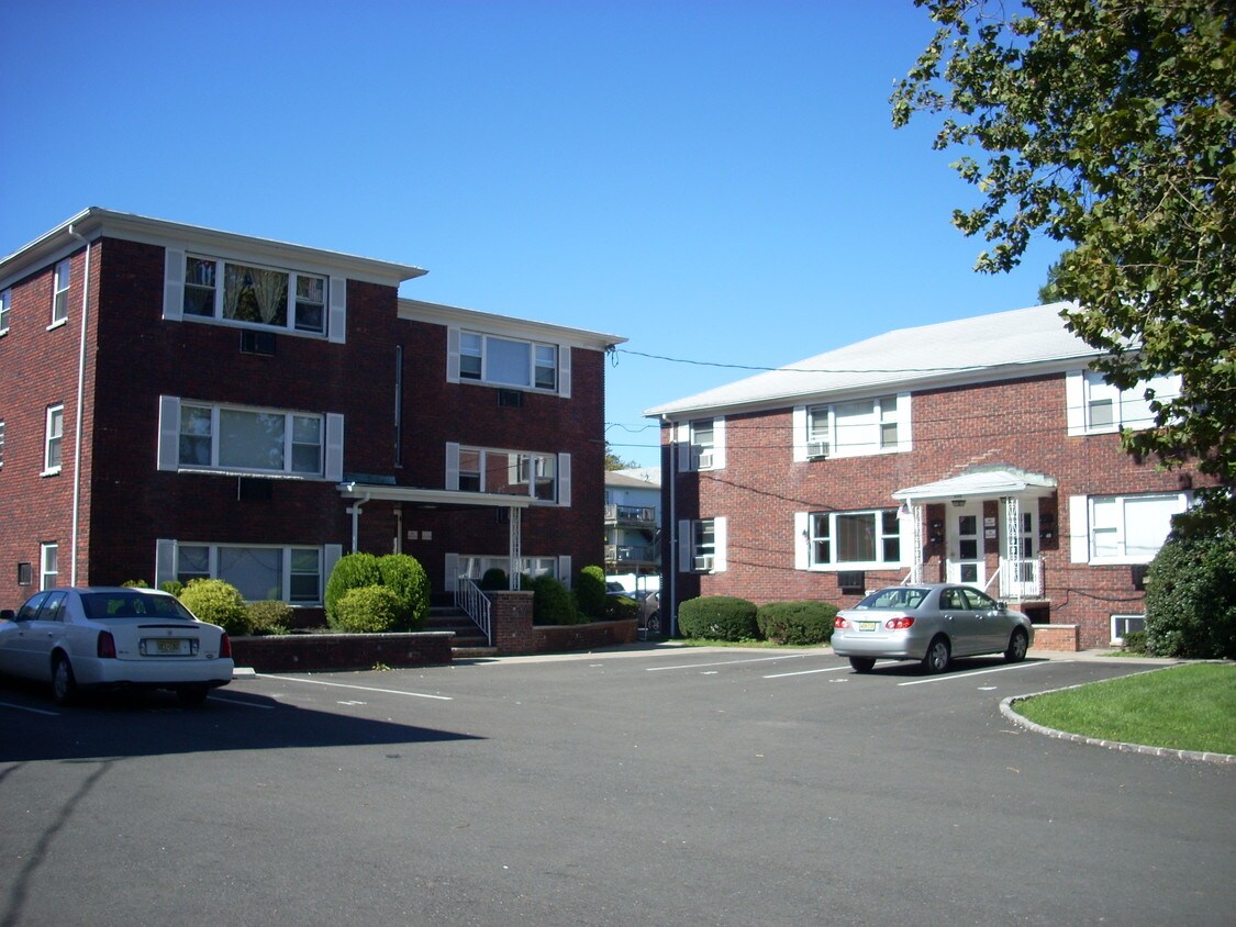 Building Photo - 555-563 Green St