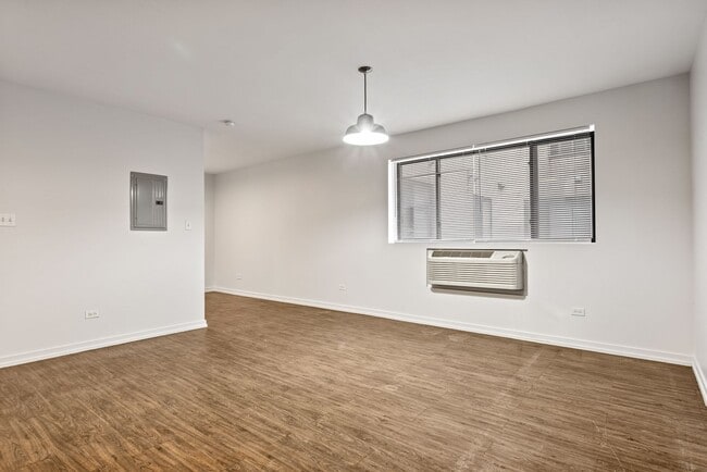 Building Photo - 5410 N Winthrop Ave