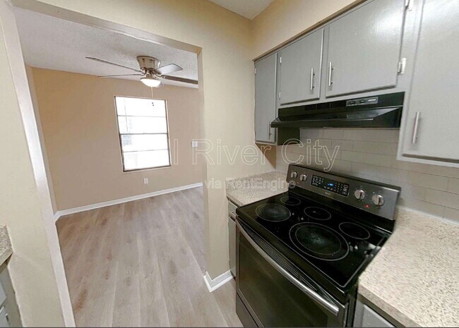 Foto del edificio - 467 Lombard St