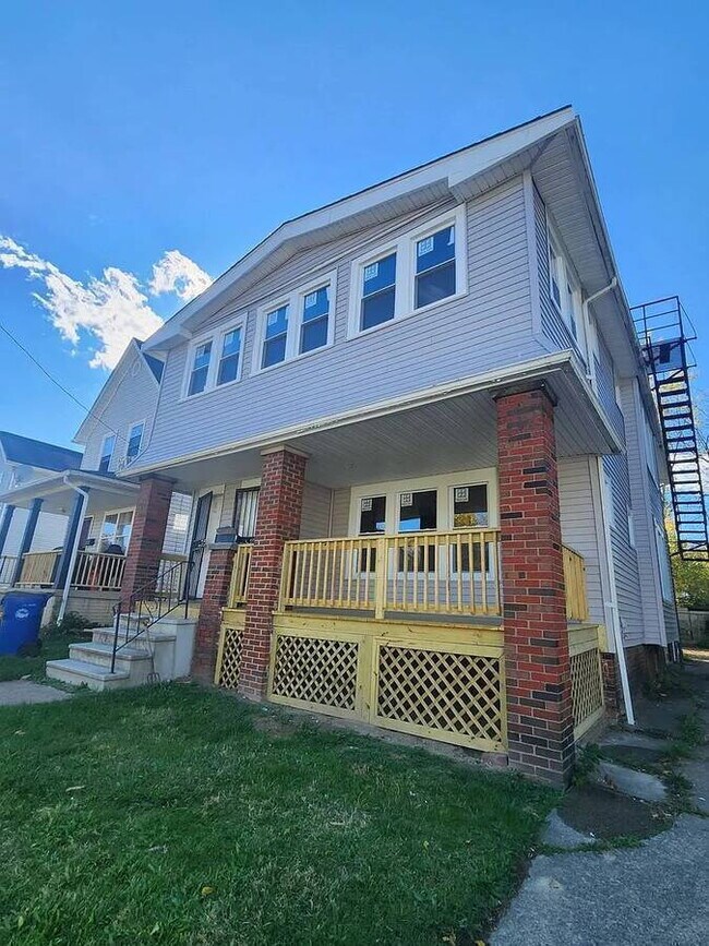 Building Photo - 3658 E 143rd St