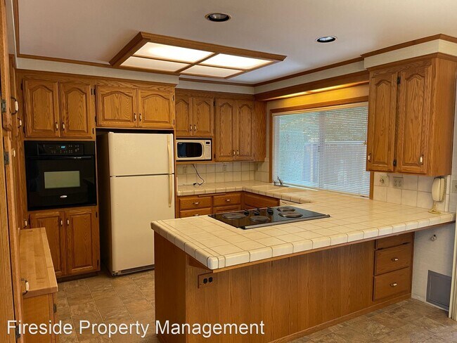 Foto del edificio - 3 br, 2 bath House - 4890 Doyle Rd