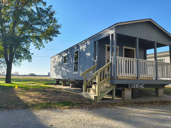 Building Photo - 1214 Roseport Rd