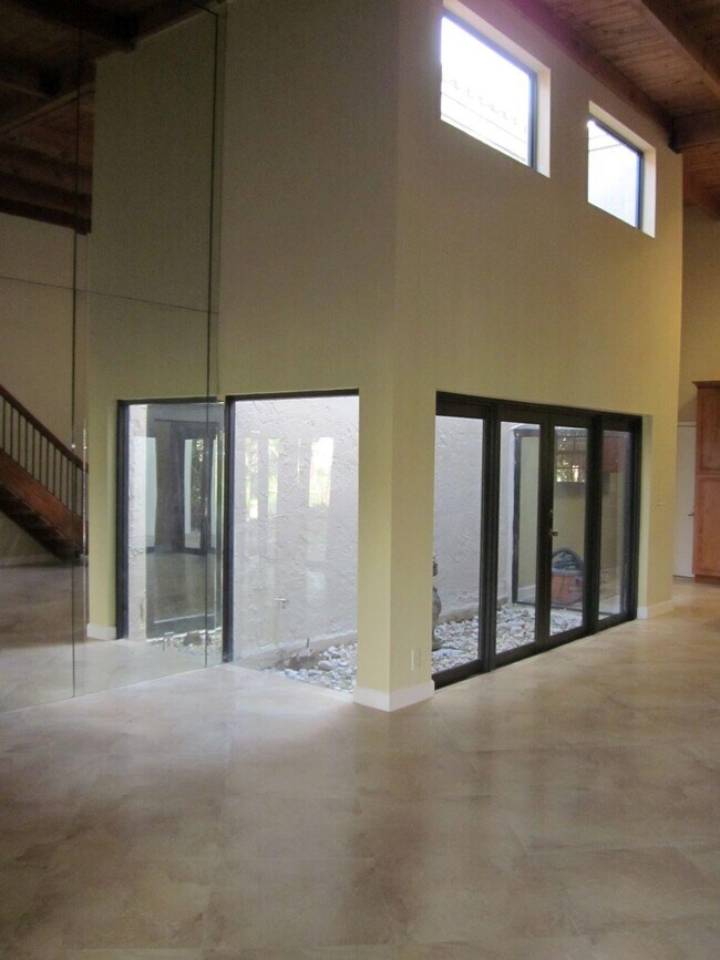 Foto del edificio - 6307 Las Flores Dr