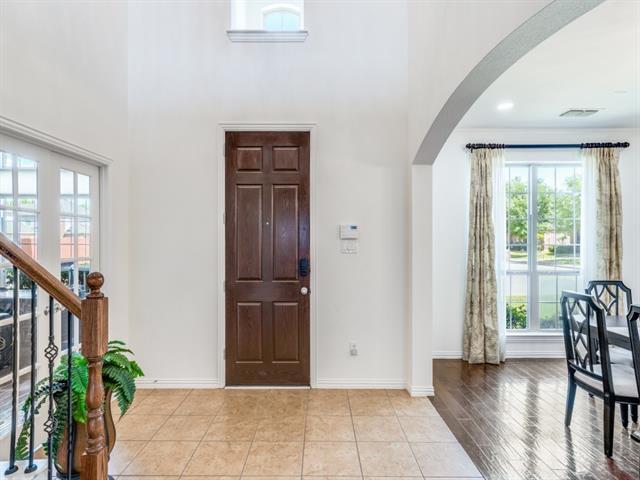 Foto del edificio - 7110 Waterbury Dr