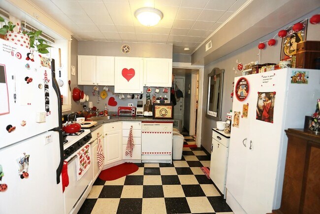Foto del edificio - 2647 N Sacramento Ave