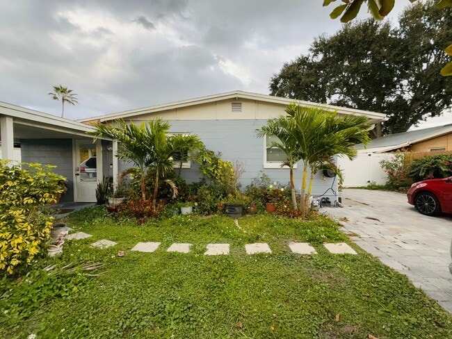 Foto del edificio - 2615 N Beaumont Ave